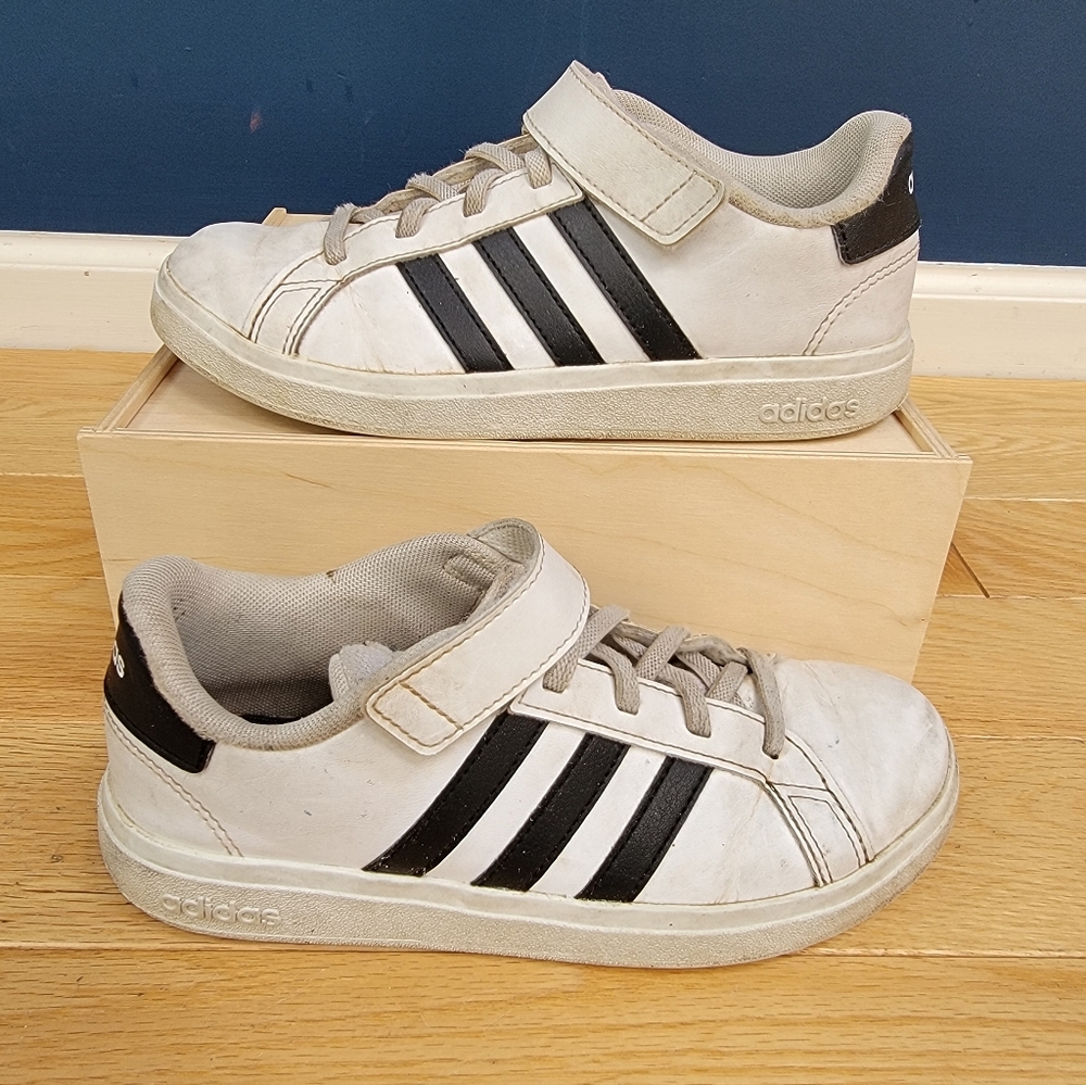 Adidas Kids White and Black Striped Sneakers (Size: 3)